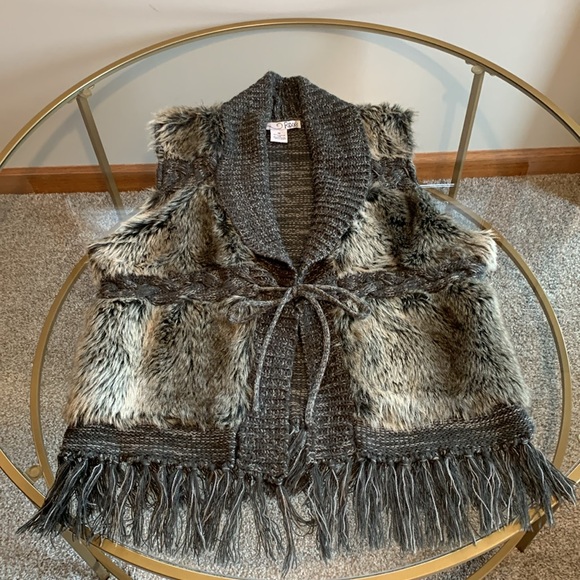 RXB Faux Fur Tie Front Boho Vest - Picture 13 of 16